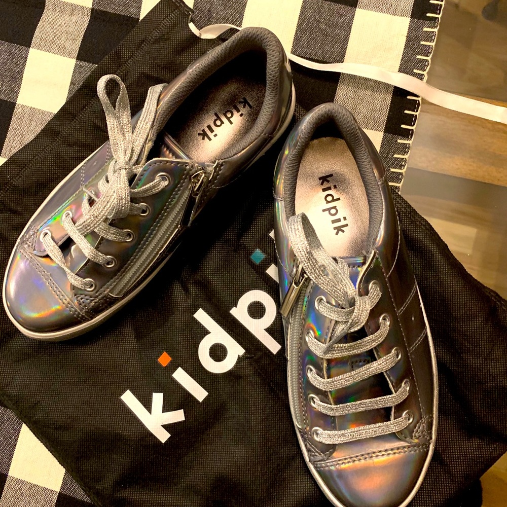 KidPik Patent Side Zip sneakers